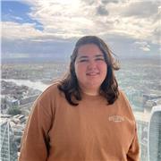 Graduada en Turismo y Máster de Recursos Humanos con ganas de impartir clases a alumnos de la primaria y ESO.